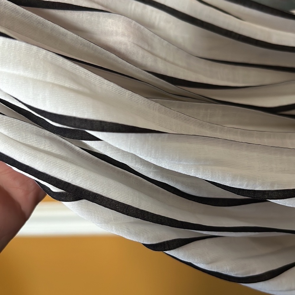 Black and white used pleated balloon type blouse, designer